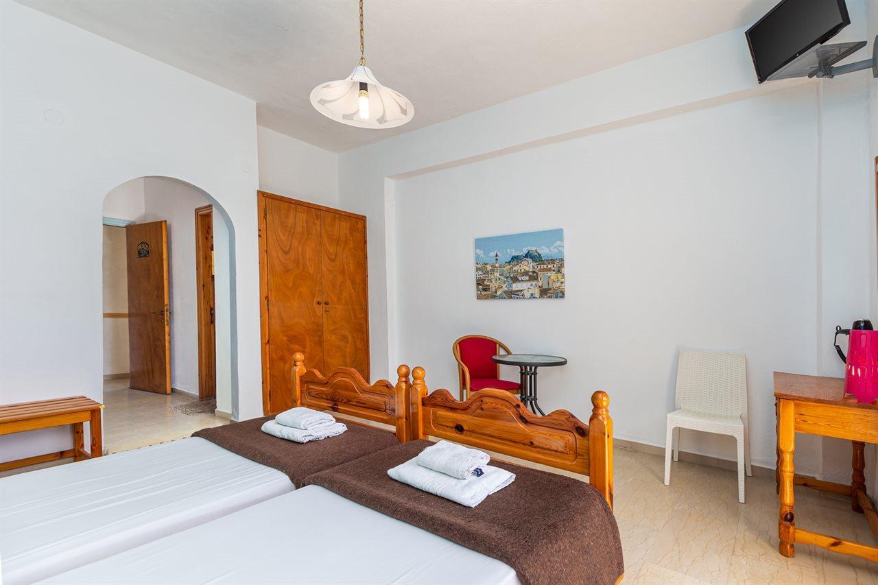 Alexandros Hotel 2*